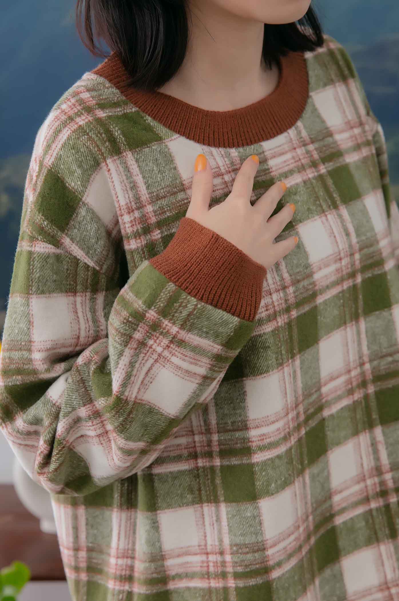保暖的格紋圓領毛衣
