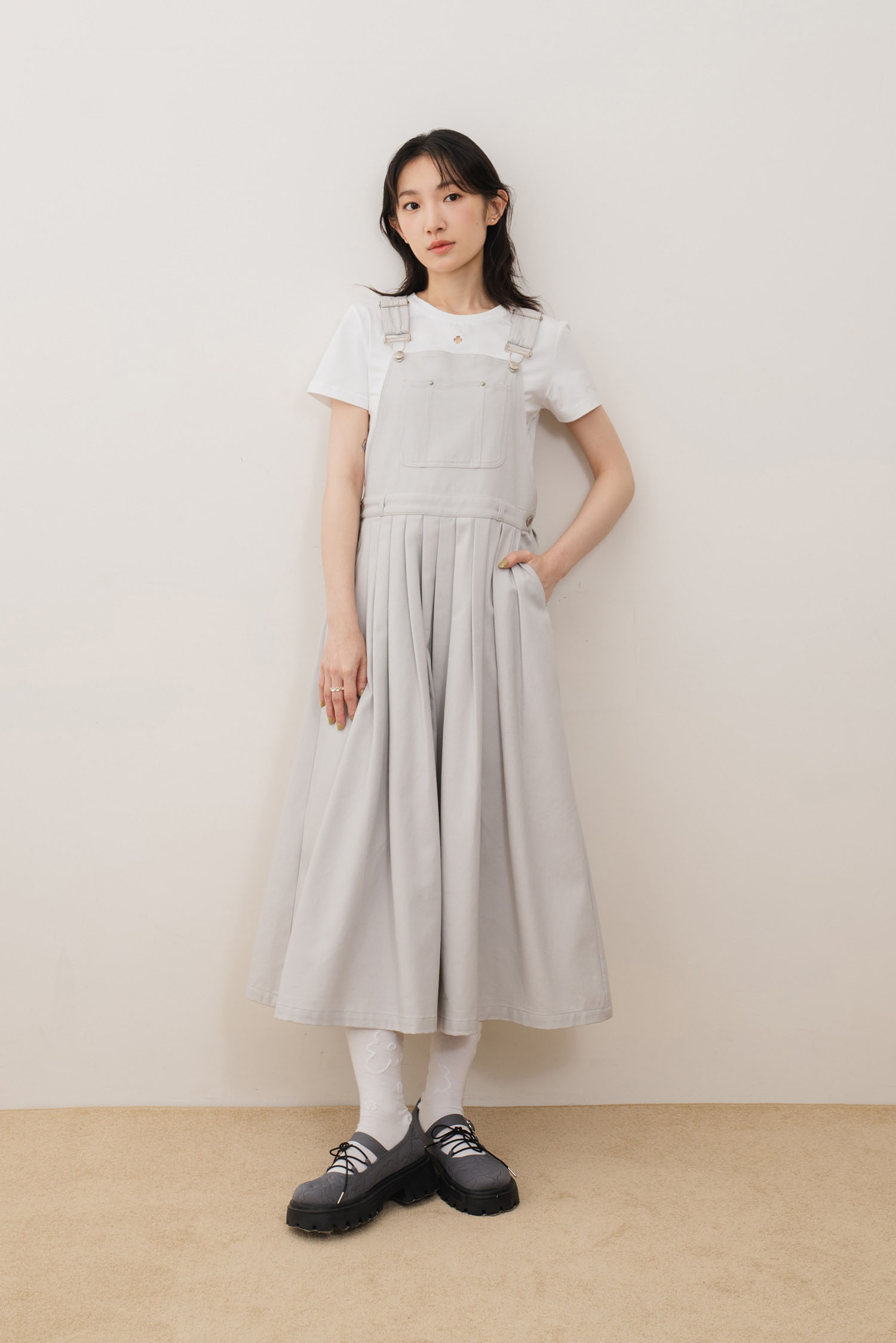 遊戲小花吊帶背心洋裝