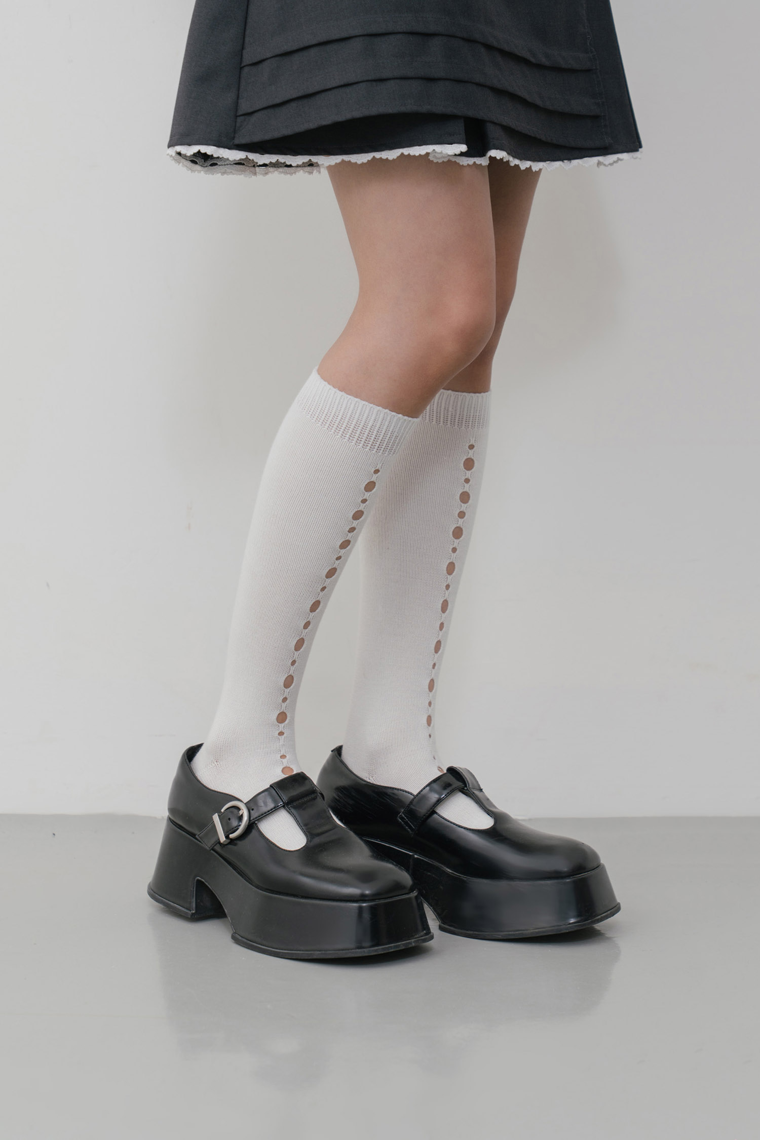 簍空點點長筒襪