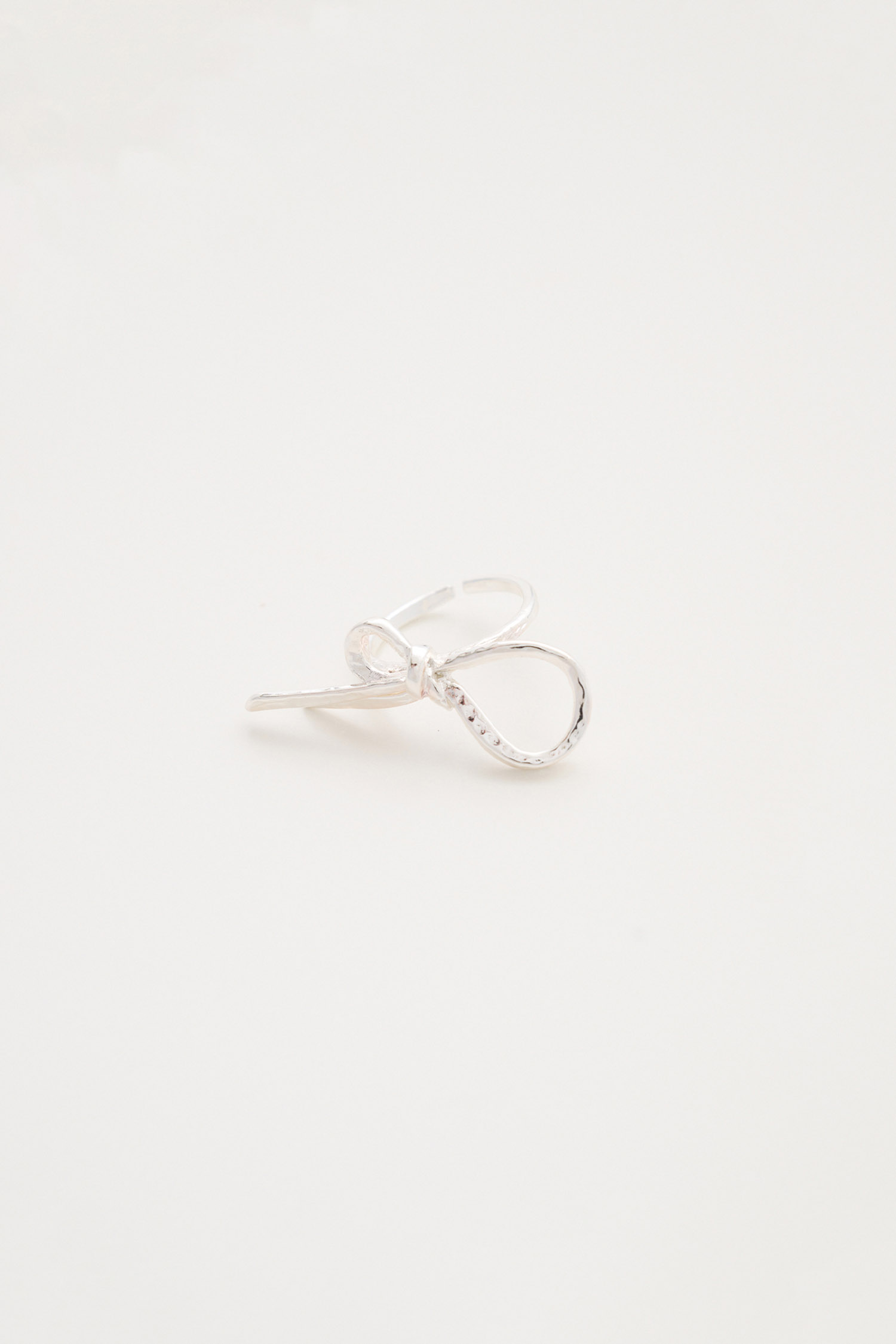 拆開禮物活圍戒指